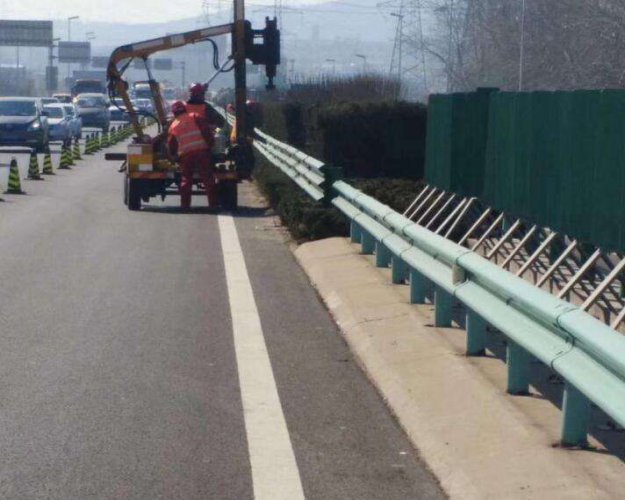 道路防撞護欄